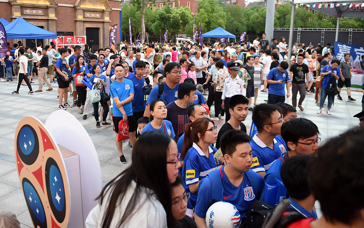 年中会董事长演讲稿：回顾成绩，展望未来，共创辉煌