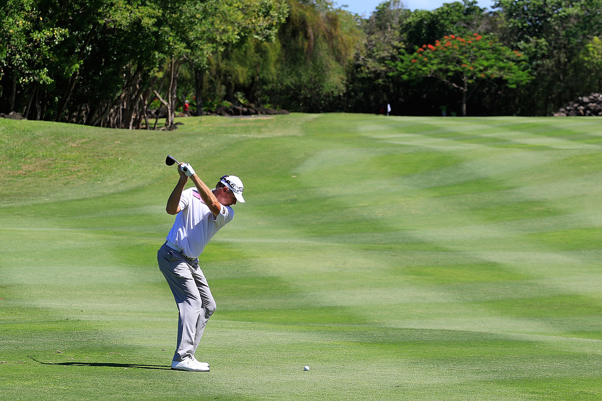 poste de flacq, mauritius - december 11:  james kingston of sout
