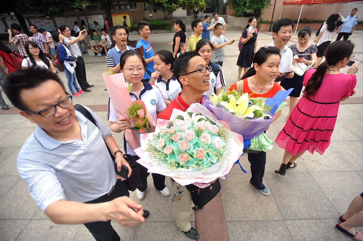 高中毕业典礼演讲稿：军训、成长、感恩 - 难忘的职业中学校园生活