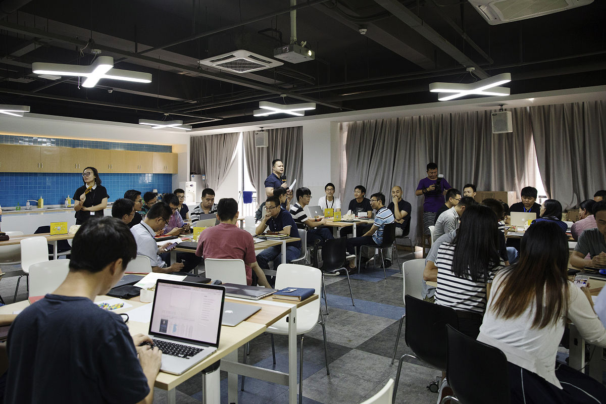 乳业团建口号：凝聚力量，共创辉煌！