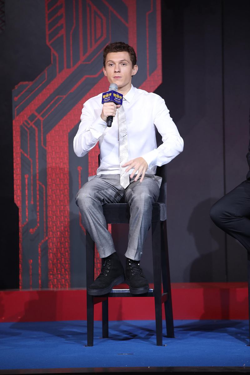 "蜘蛛侠"汤姆·赫兰德亮相北京首映 "嘻哈人气王"pg one唱主题曲燃炸