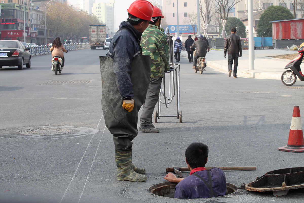 阐述：农村商业银行如何健全企业贷款数据库以及评价授信体系标准1500字