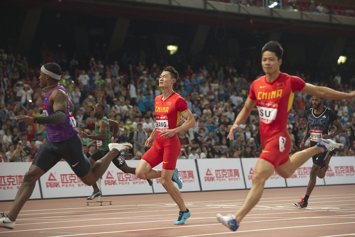 精彩绝伦！XX运动会燃爆激情，创下多个记录！