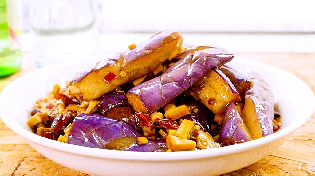 一碗烧茄子半碗油?夏天吃素菜别犯这些错,让营养都被“浪费”了