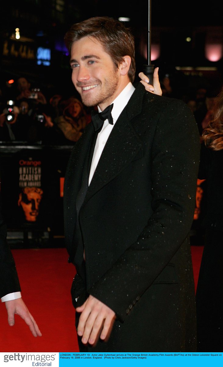 london - february 19:  actor jake gyllenhaal arrives at the oran