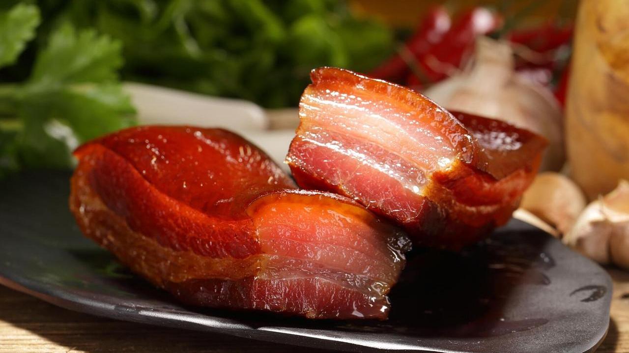川人为什么爱吃腊肉?真正的原因曝光,蒜苗腊肉,家的味道