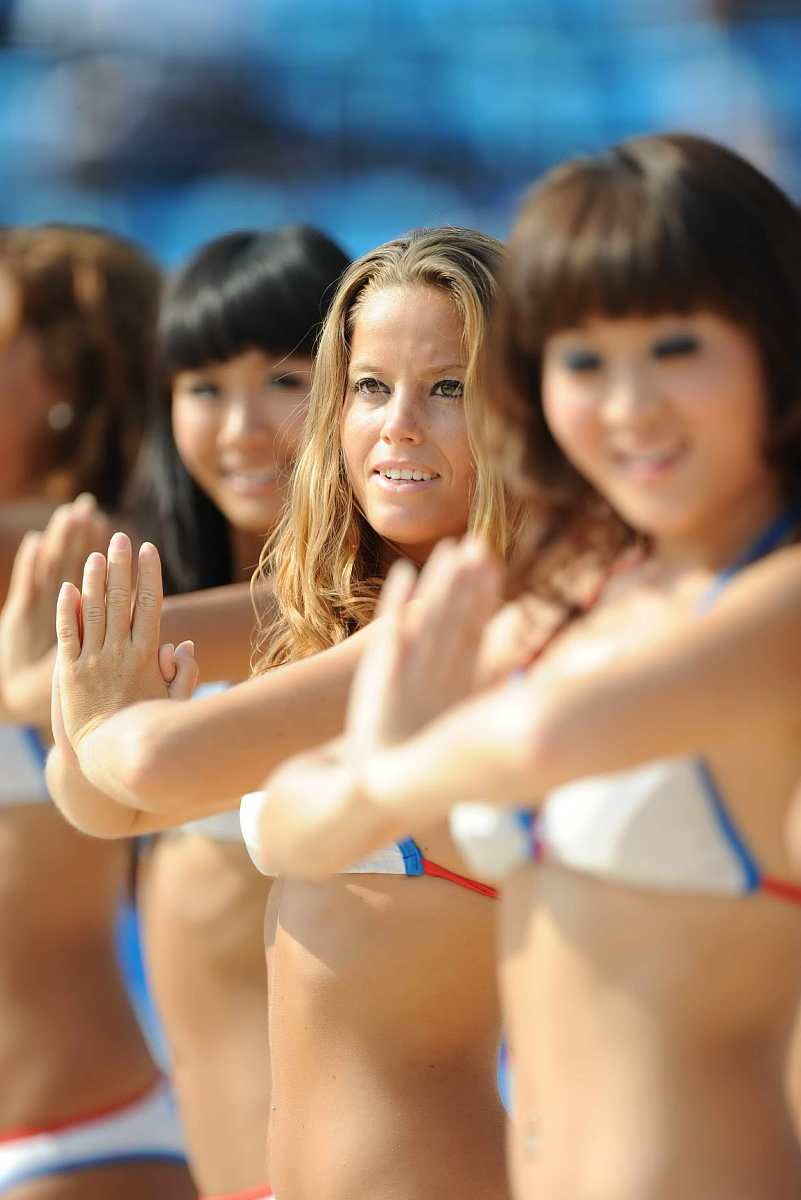 帮我降重下面这段文字要求查重率要低于10逻辑通顺：2007年思州柚荣获2007中国国际林业产业博览会金奖；2008年思州柚在北京奥运会果品评比活动荣获奥运推荐果品；2016年7月4日原国家质检总局批准对思州柚实施地理标志产品保护；2017年10月思州柚获得国家有机食品转换证和绿色食品证。