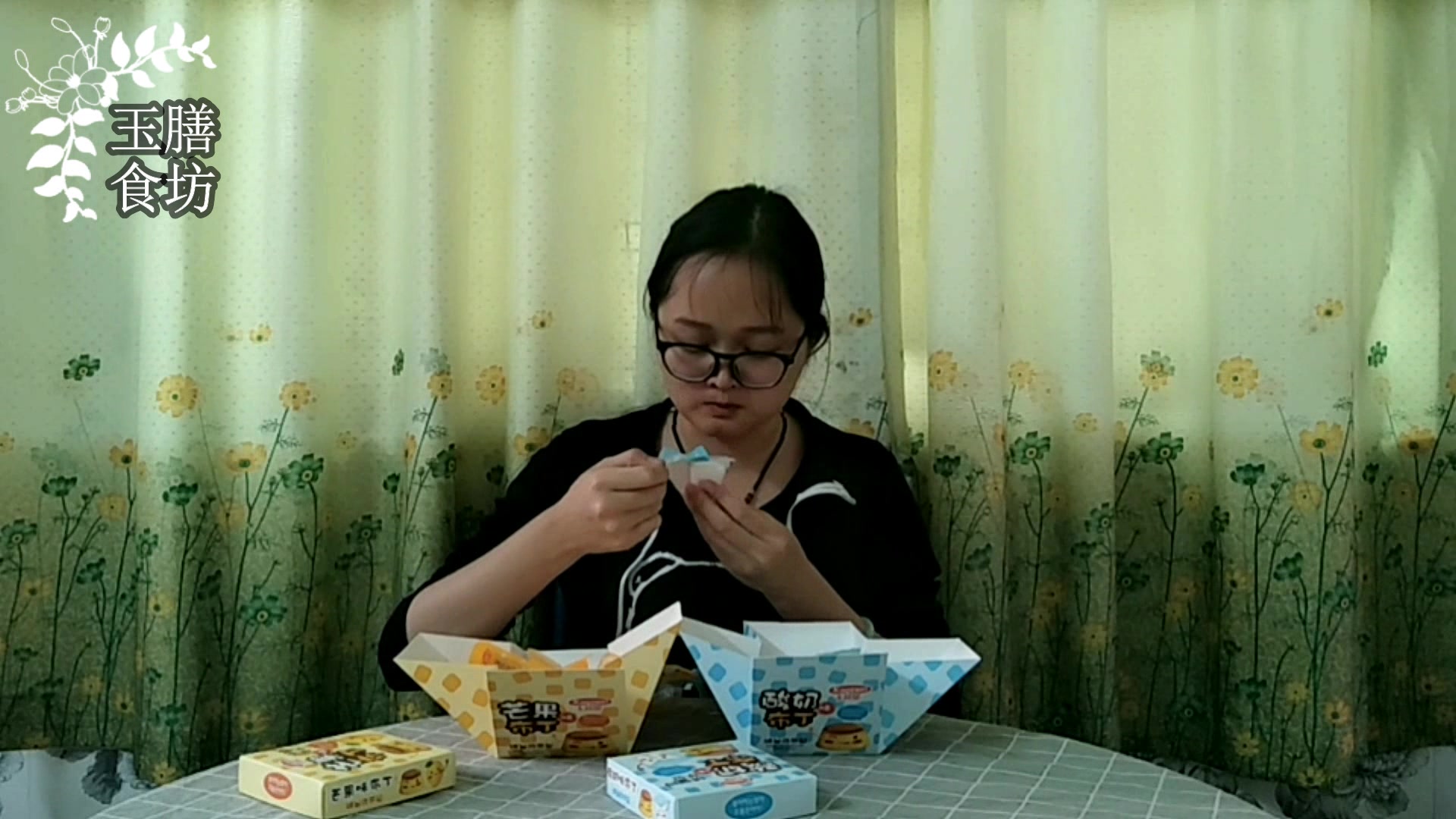 95后妹子试吃果冻布丁,原来它还有如此打开方式,有范儿