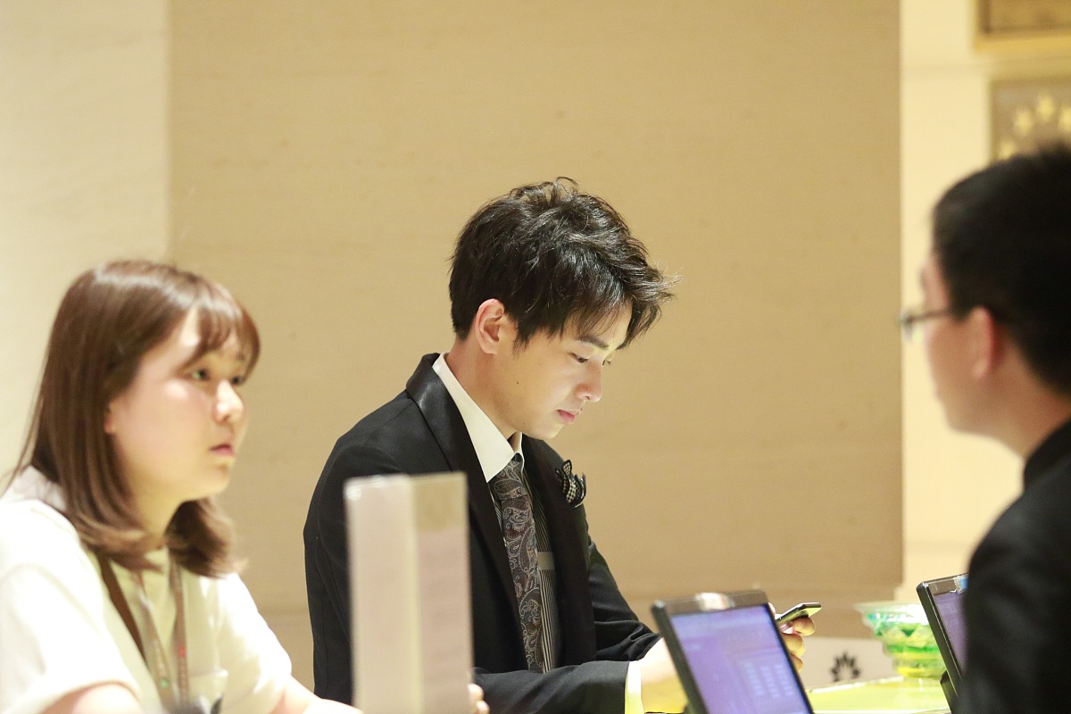 校园男神学霸爱上花痴女孩：苏晟和吴菲儿的甜蜜爱情故事