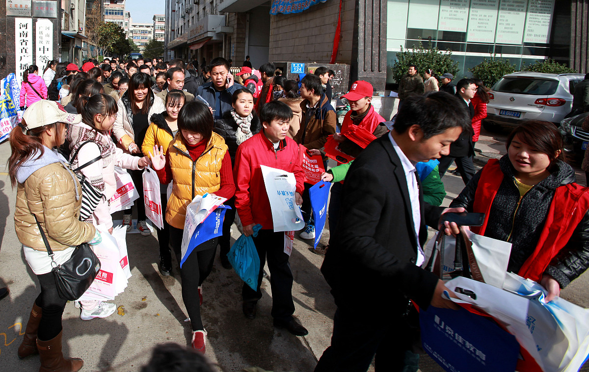 ***_***2013年11月24日,河南省郑州市,河南广播电视大学门口,参加2014