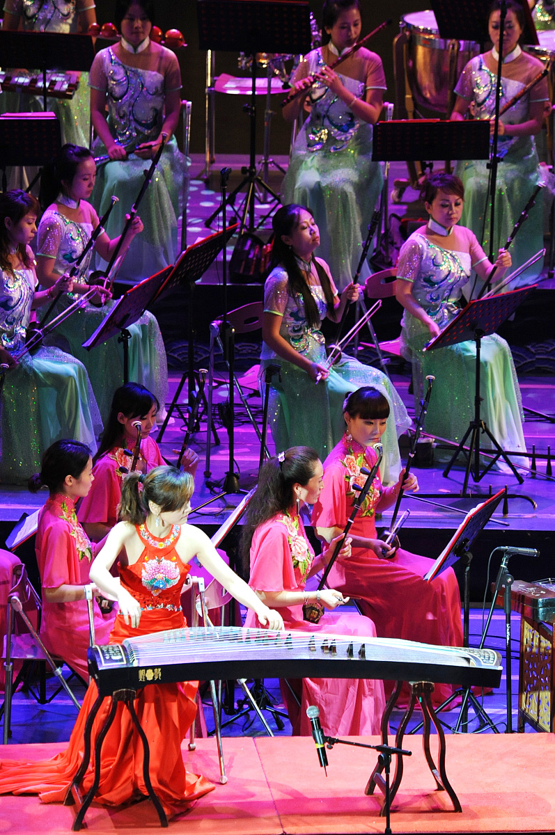 对于中华传统文化以及对百鸟朝凤的学习新青年应该如何做