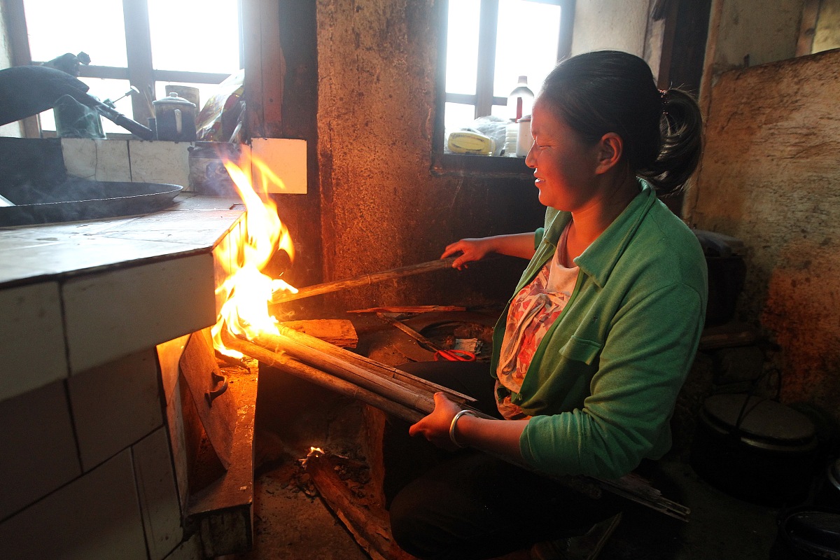 同时我们也应该更加尊重和保护少数民族和弱势群体的文化和权利避免文化霸权和文化侵略的行为。只有在平等、尊重和合作的基础上才能实现文化的和谐发展促进人类社会的进步和发展。