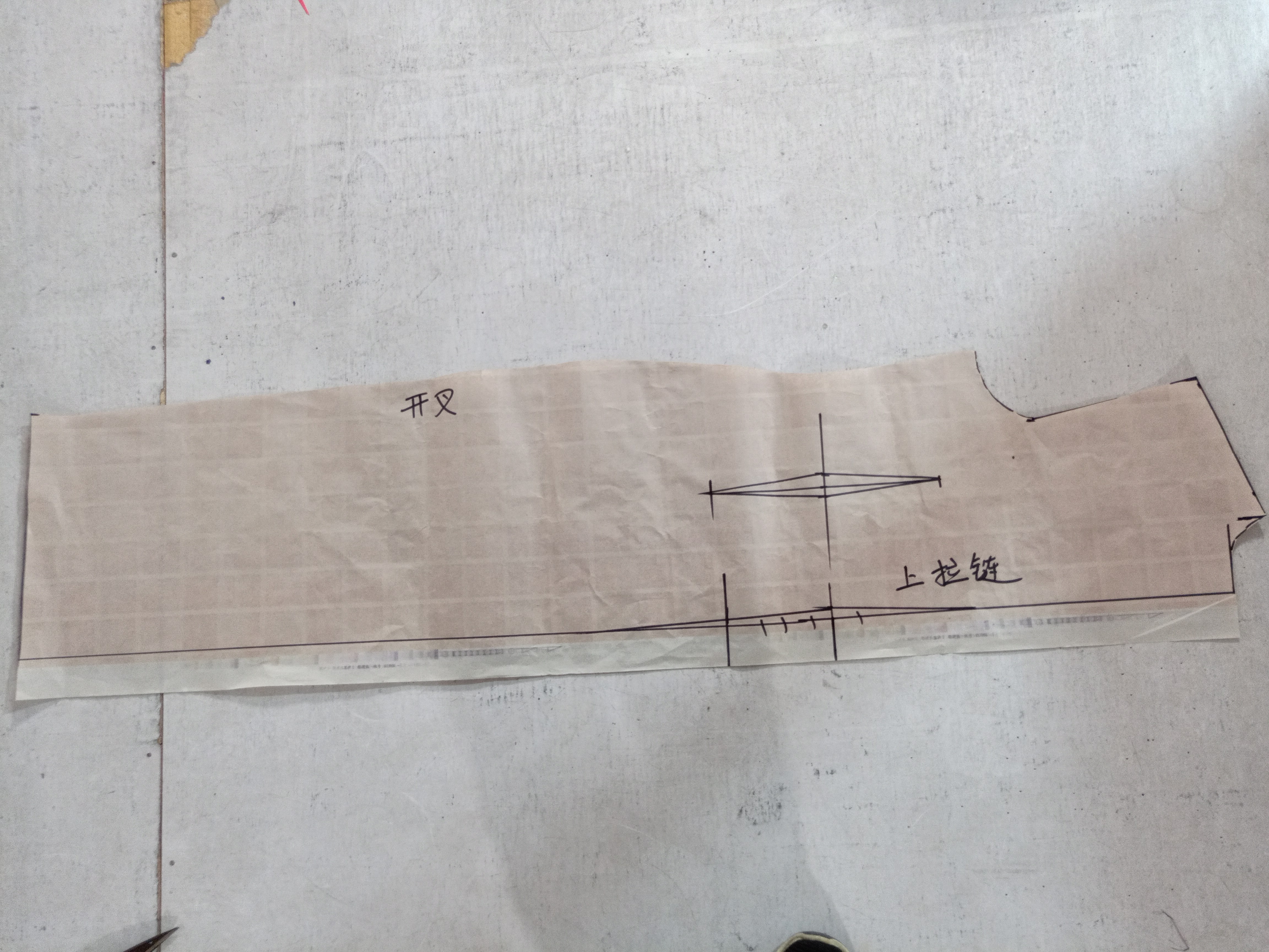 旗袍后片的裁剪教程,感兴趣的朋友们来学习学习