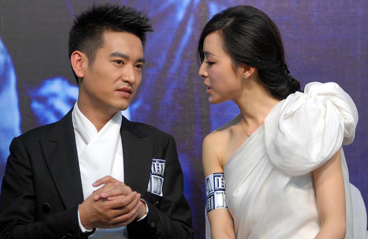 2010年4月27日,杭州,电影《a面b面》举行演员见面会.***_***+++_+++a
