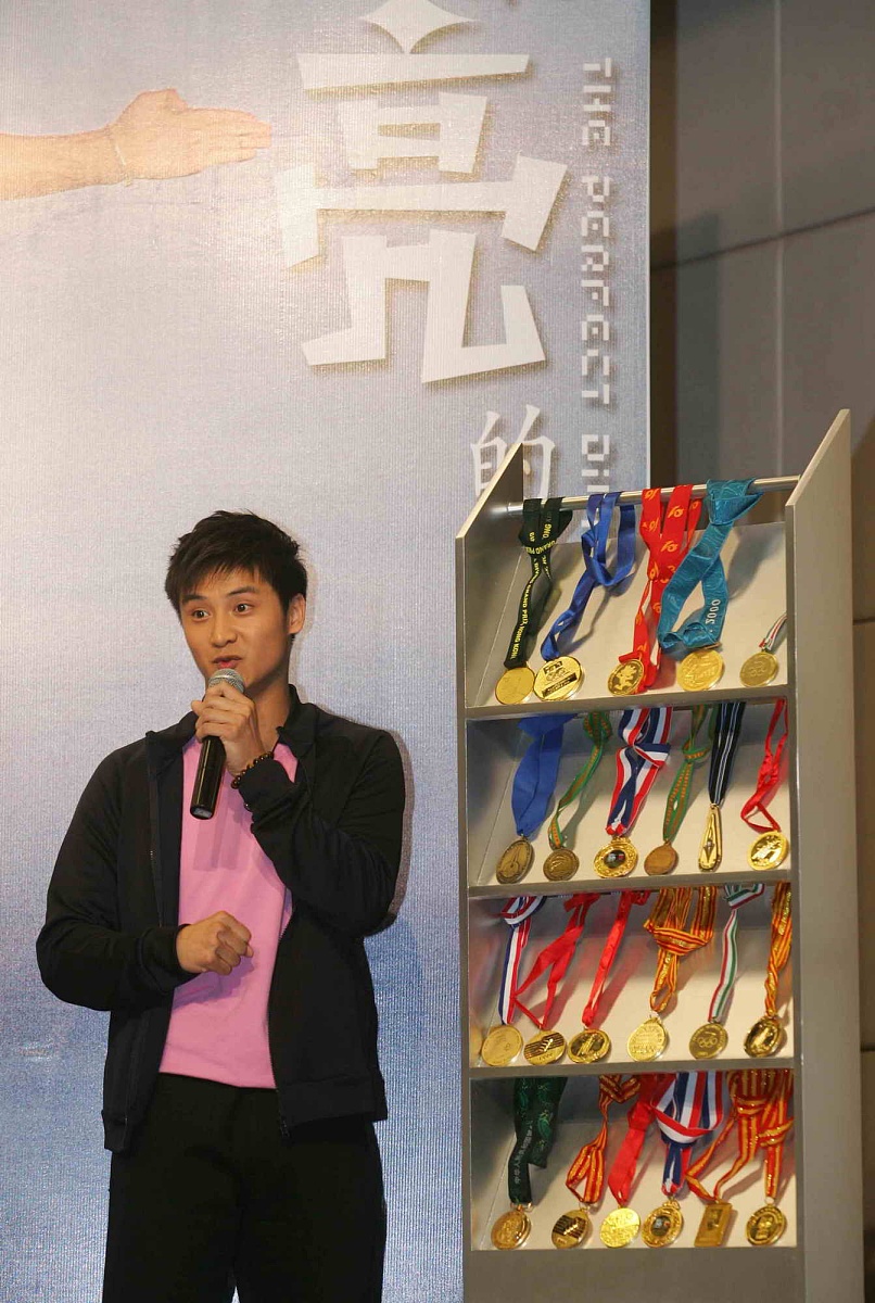 2006年3月16日,北京,奥运跳水冠军田亮推出自传新书《最亮的十米》.田