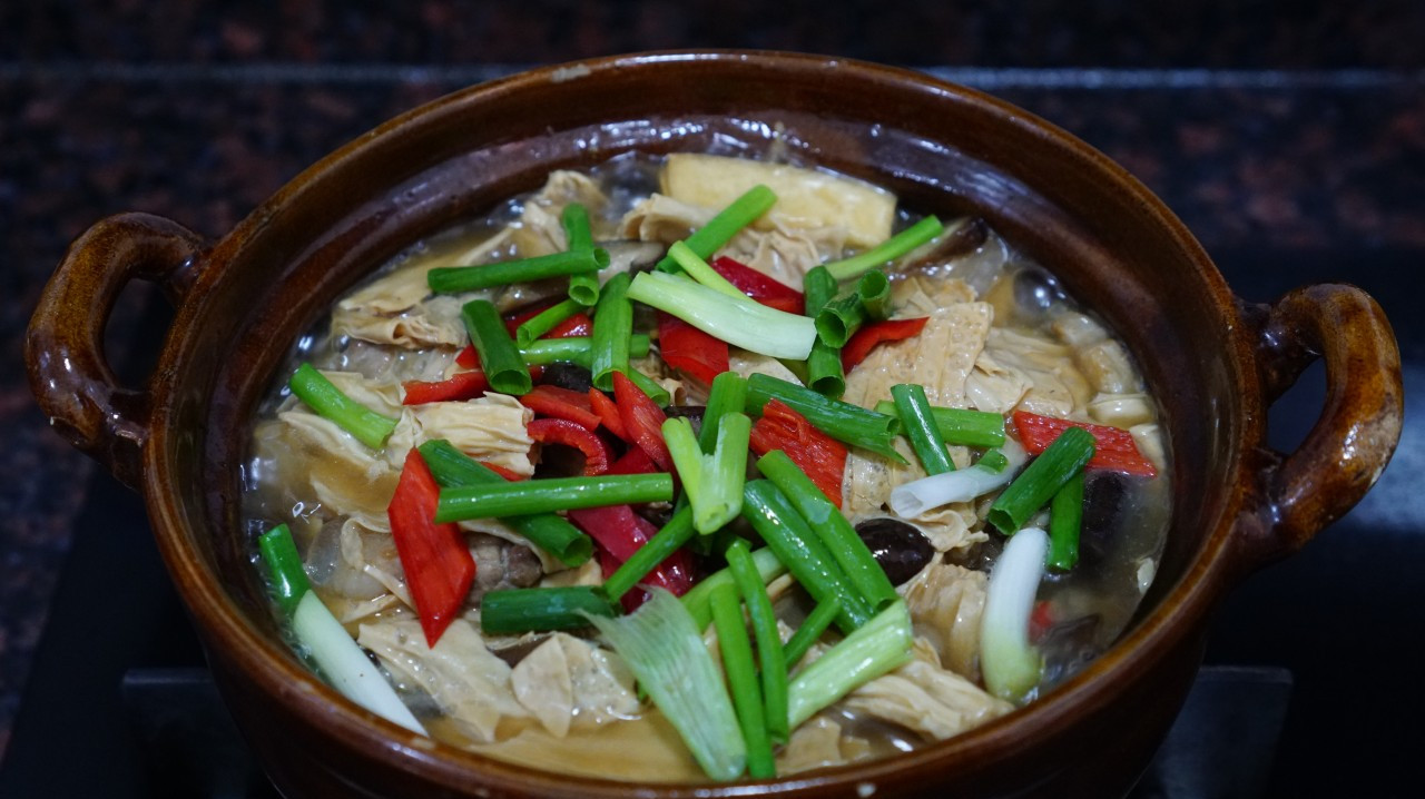 腐竹豆腐煲,大人小孩都爱吃的一道家常菜,下饭