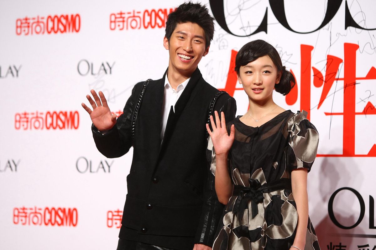 2011年1月12日,北京,2010年度某杂志女性盛典. 窦骁,周冬雨+++_+++女