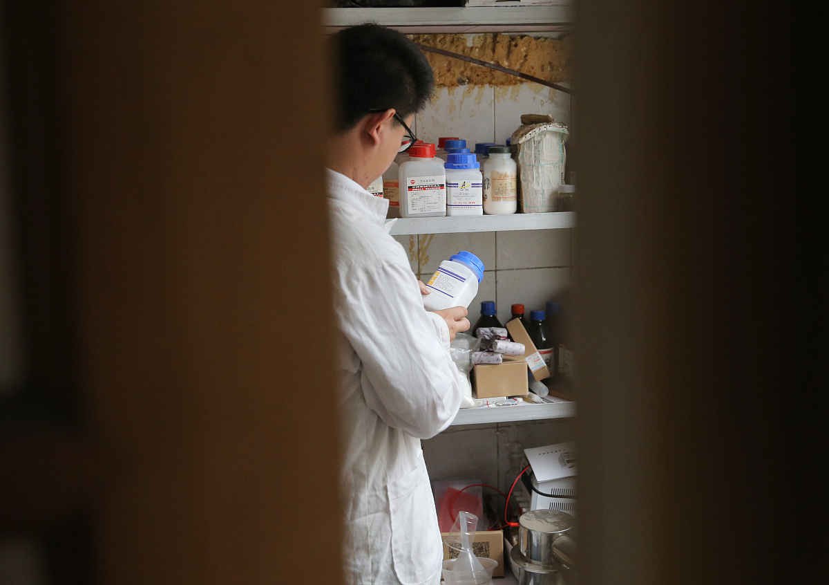他在这里开始了自己的创业,淘宝开店没<strong>多久</strong>就完成了自己的第一单交易