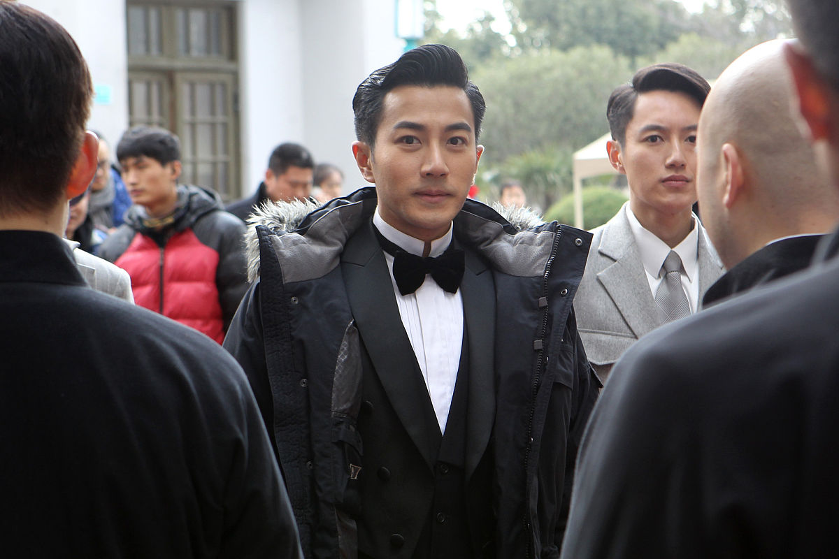 我觉得男主那句我是导师的儿子有点突兀这样不就暴露他身份了吗？