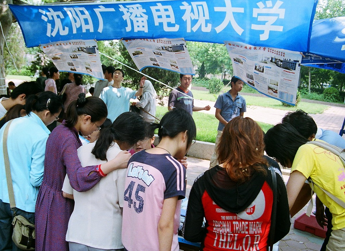重庆工商大学派斯学院举行青春‘三下乡’活动，我们在路上
