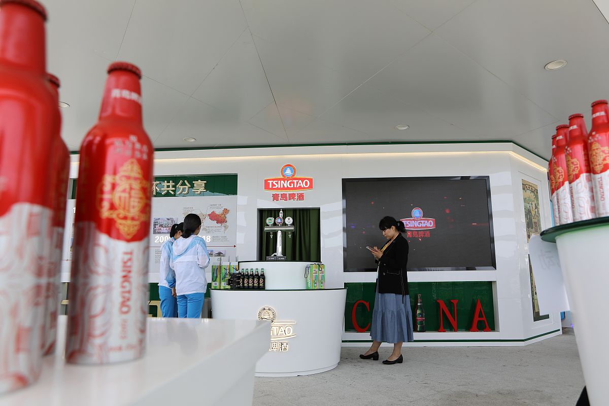 青岛啤酒PPT制作指南：历史、特点、产品系列及品牌推广