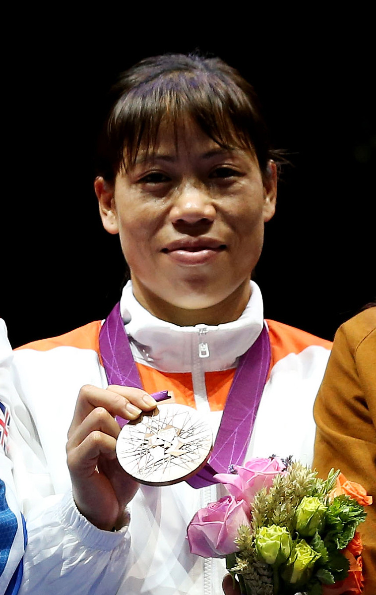 写一个excel的vba逻辑是检查H列的数据不限字符数找到单元格中符合C+数字的字符并剪切然后黏贴到H