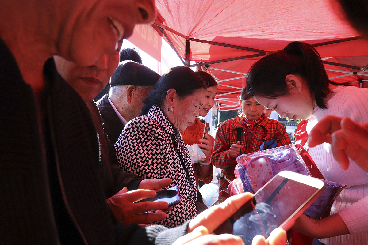 社区留守老人传承少数民族文化 主题活动精彩纷呈