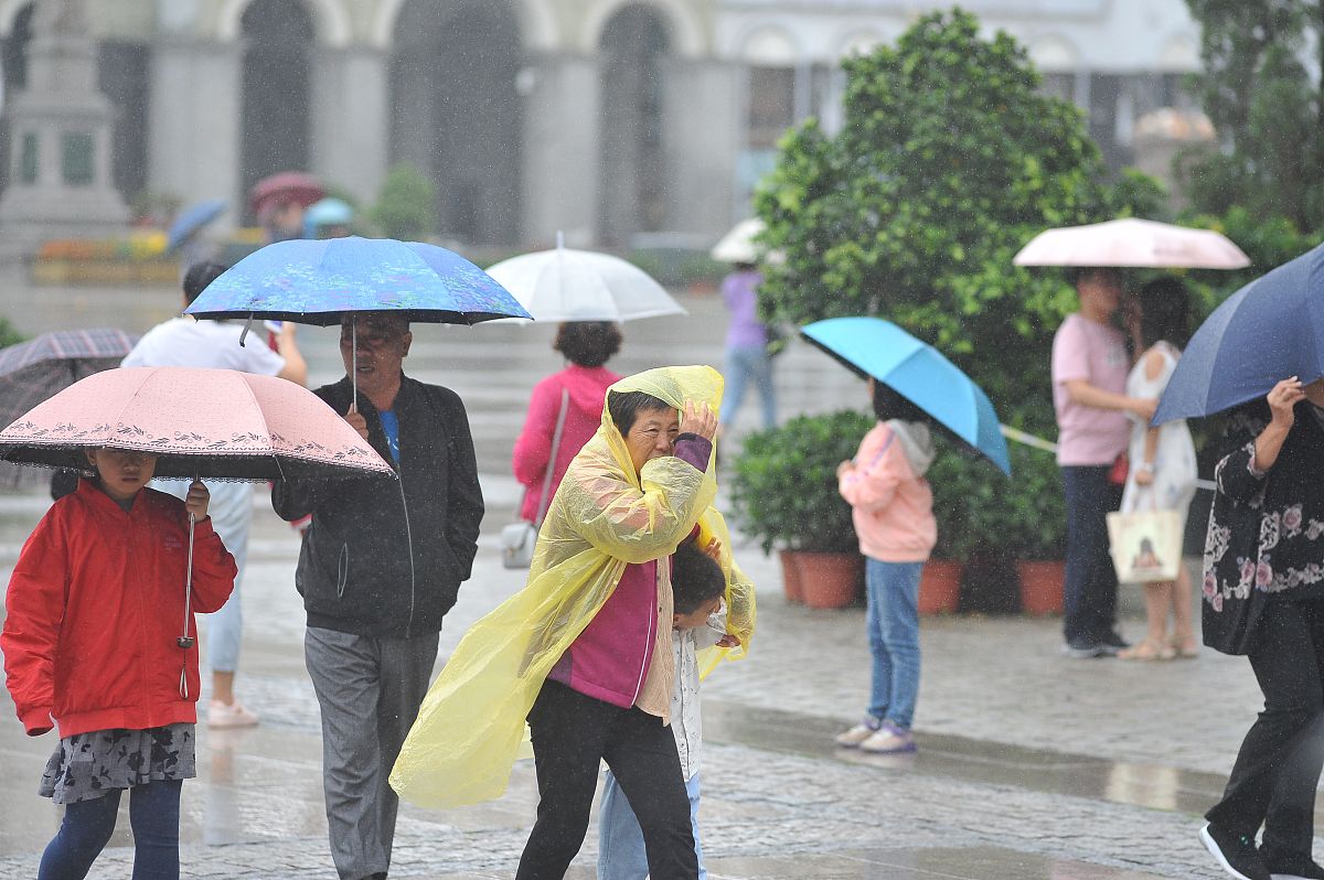 华西秋雨来袭！南北方气温创新低，注意保暖！