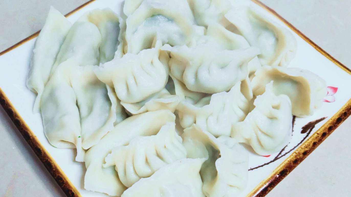 荠菜怎么做好吃又营养,最好的吃法就是包饺子,看看我是怎么做的
