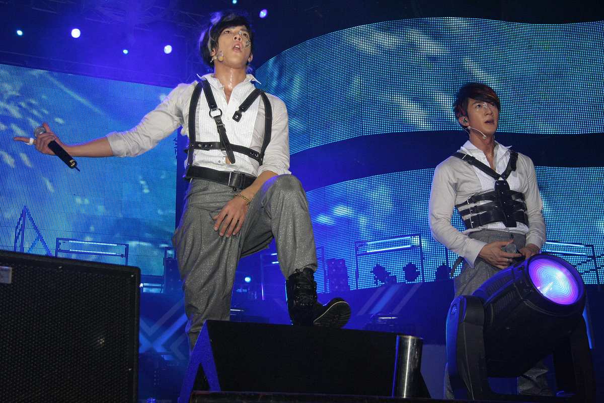 2009年4月11日,上海,飞轮海"想入飞飞世界巡回演唱会"在上海大舞台正