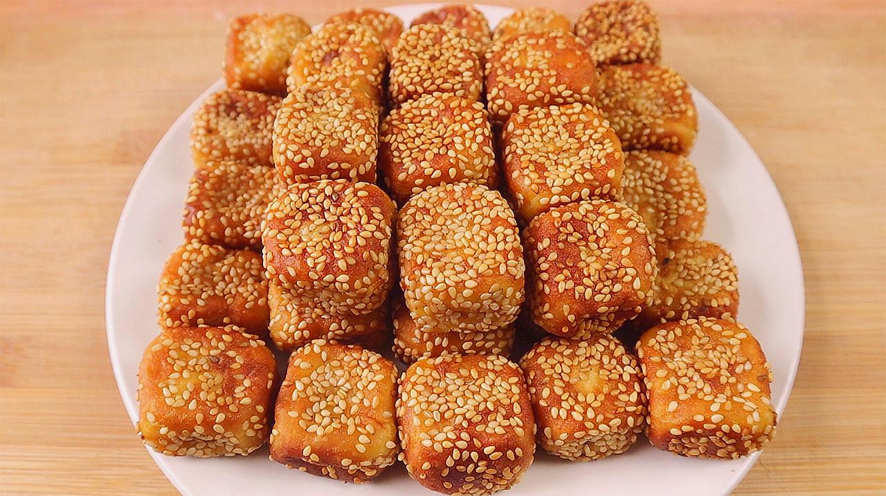 红薯别煮粥了,加3个鸡蛋,不煮不炸,外酥内软,比麻团还香