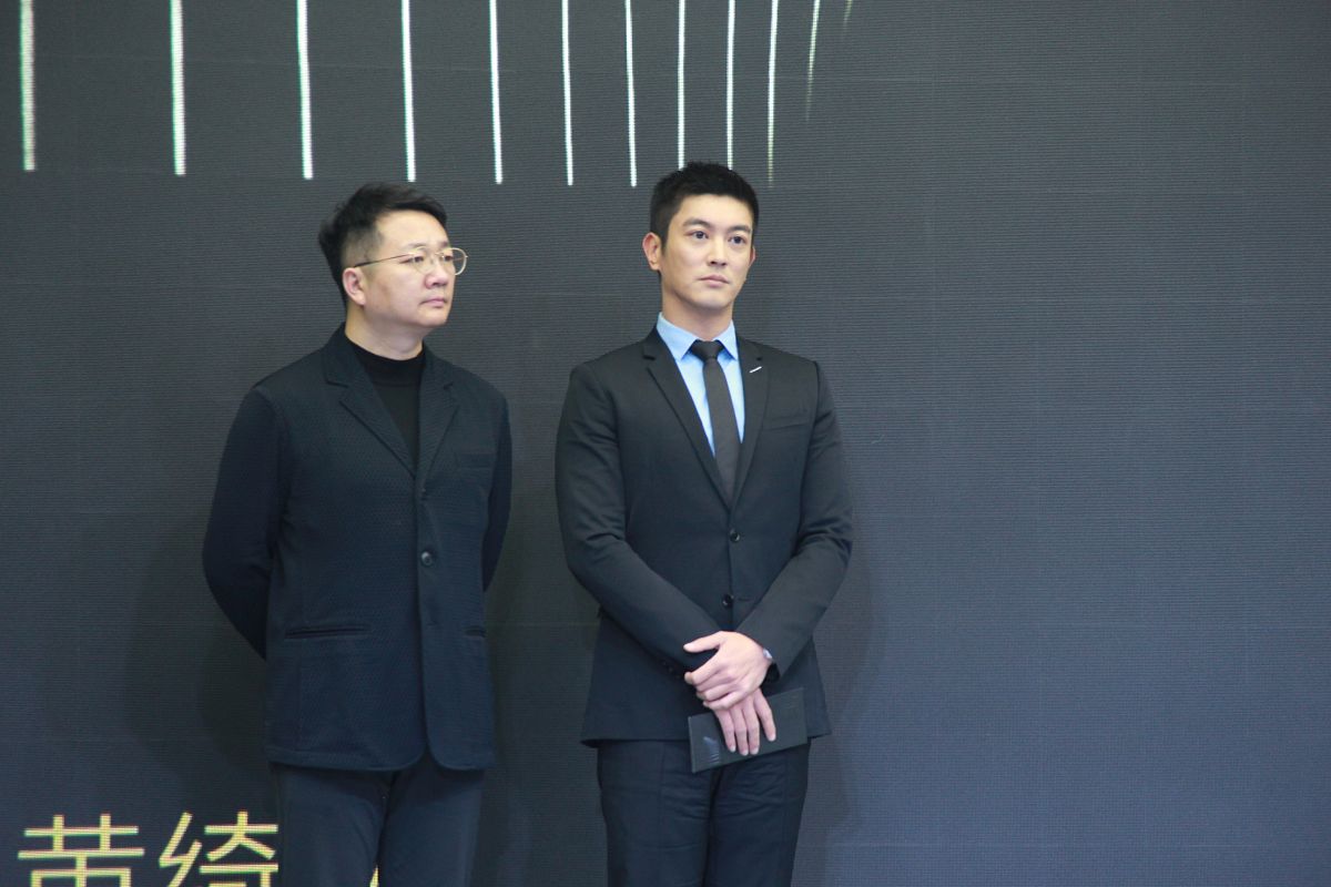 2020年1月6日,北京,明星出席第五届迷影精神赏颁奖典礼.杜江