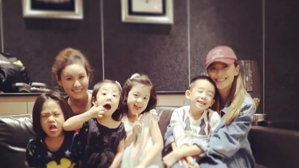 Jasper小泡芙聚会 青梅竹马一起长大的感觉真好!