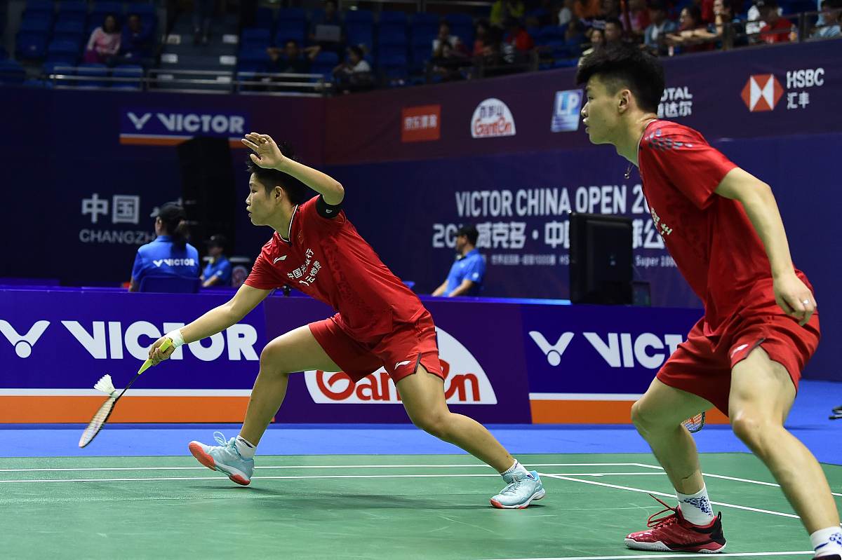 2023年世界羽毛球锦标赛中国队失利了。写一篇议论文论述成绩和训练的关系