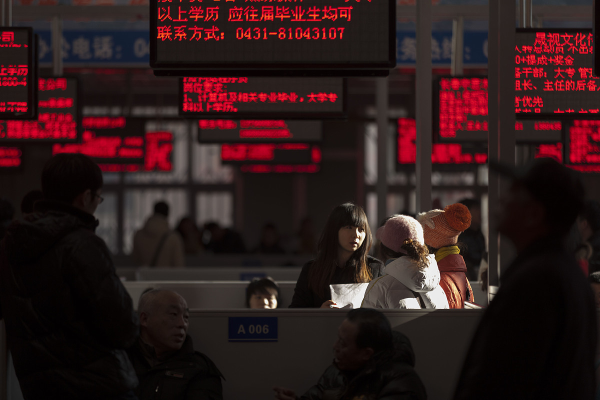 2014年1月11日,长春,大学生兼职专场招聘会在吉林省人才市场举行.***_