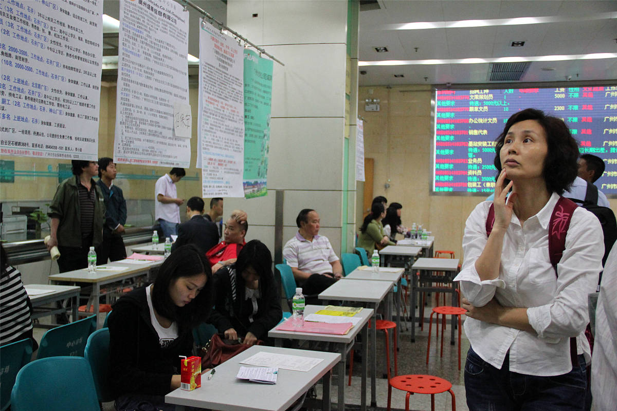 某公司招聘员工按规定每人至多可报考两个职位。结果共 42 人报名甲、乙、 丙三个职位报名人数分别是 22 人、16 人、25 人其中同时报甲、乙职位的人数为 8 人同时报甲、丙职位的人数为 6 人那么同时报乙、丙职位的人数为：