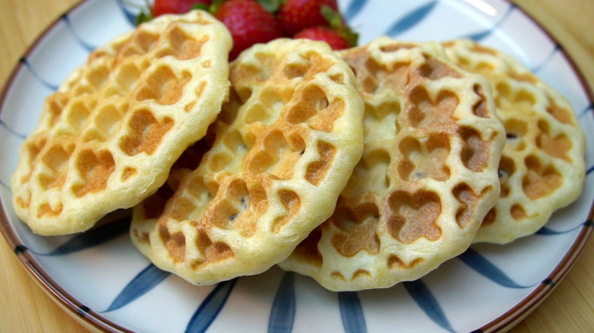 想吃华夫饼不用买,在家教你做,出锅个个香甜松软,比买的还好吃