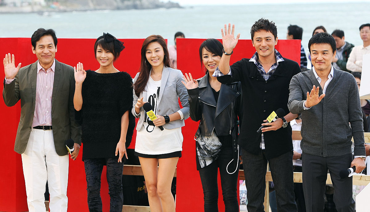 2009年10月9日,釜山,第14届釜山电影节,"合法下载活动发起仪式"在釜山
