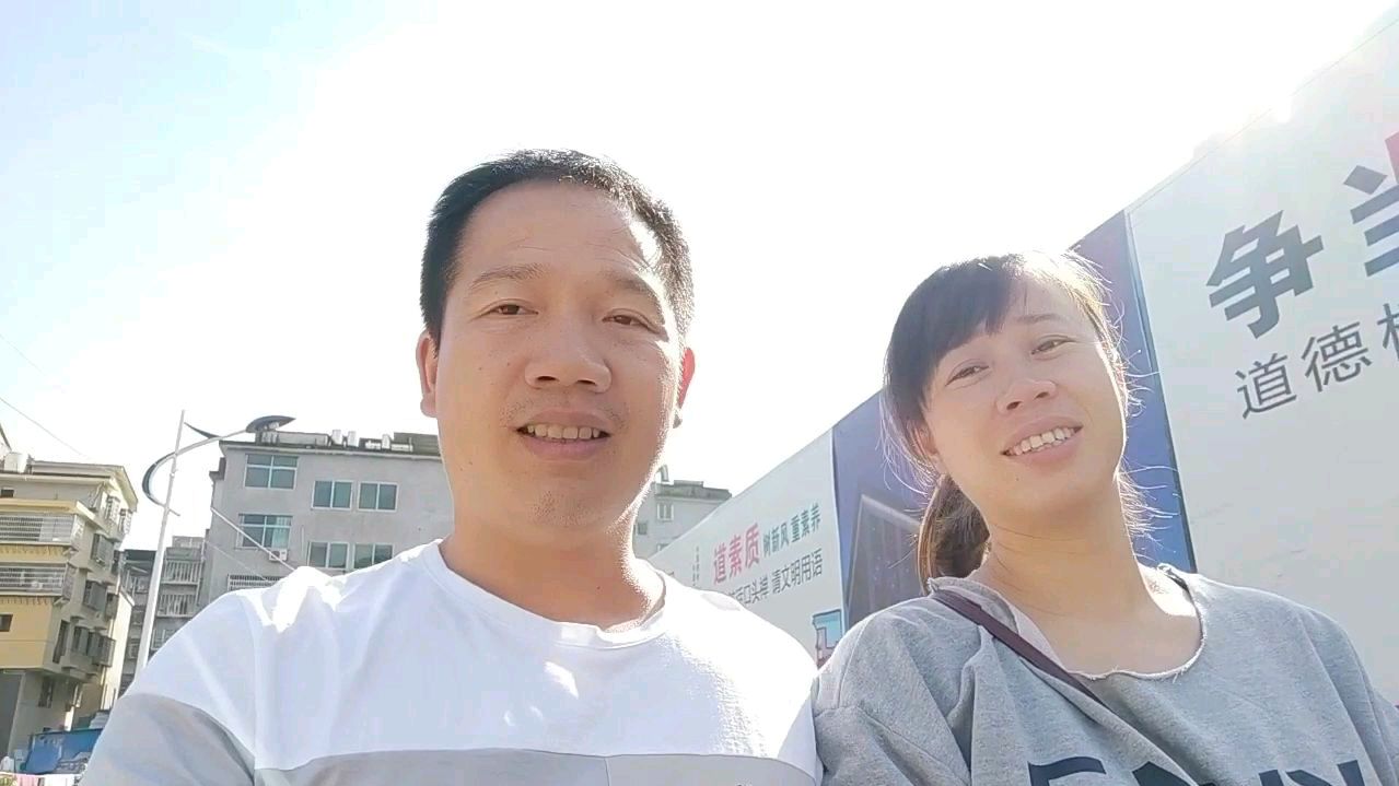 距离宝宝出生还有30天,当心媳妇的顺产,每天陪她锻炼