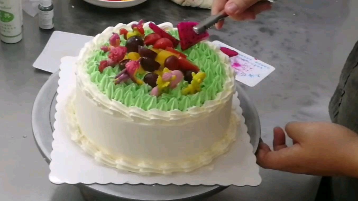 又一款69元的小马宝丽蛋糕 水果这样摆放太漂亮了