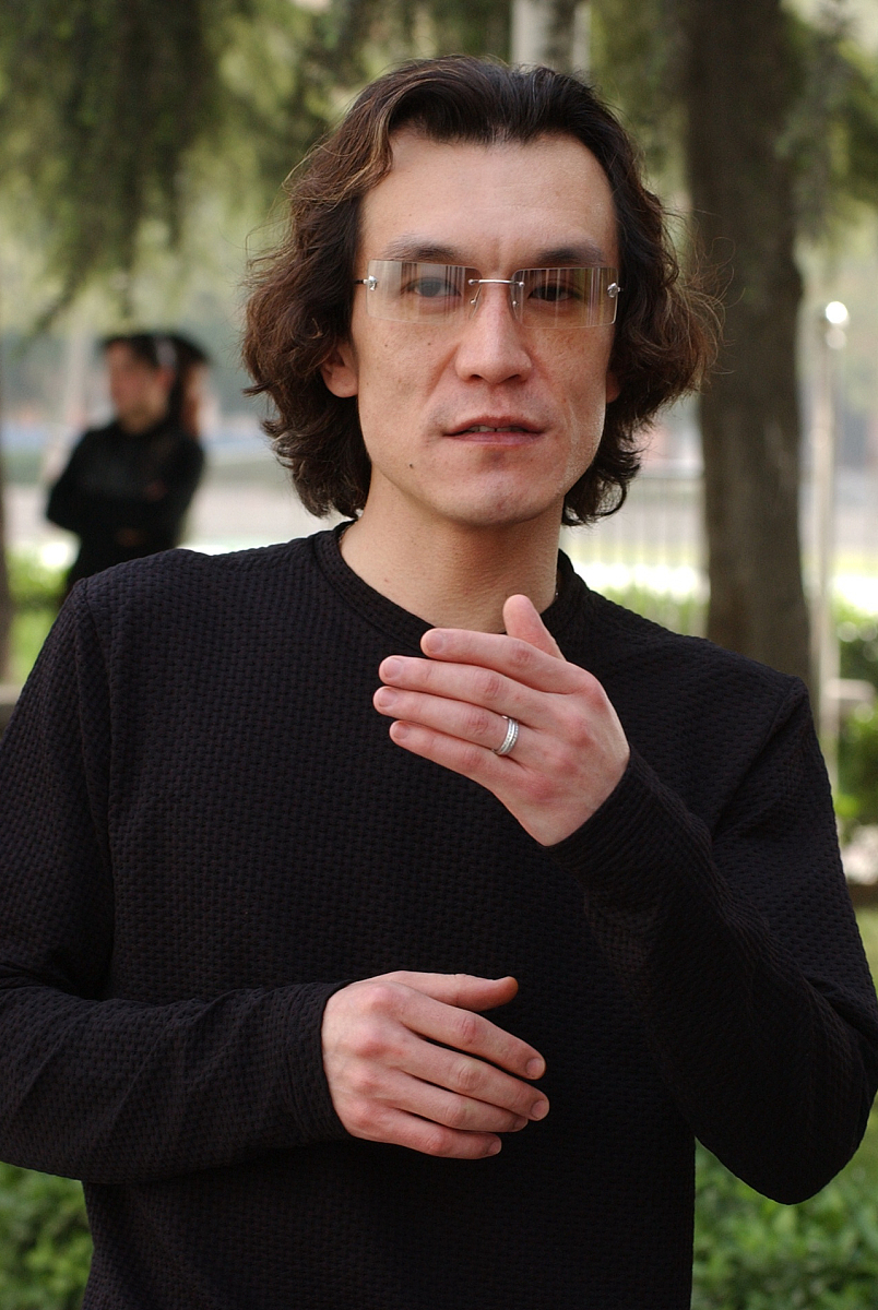 舅舅的媳妇叫啥