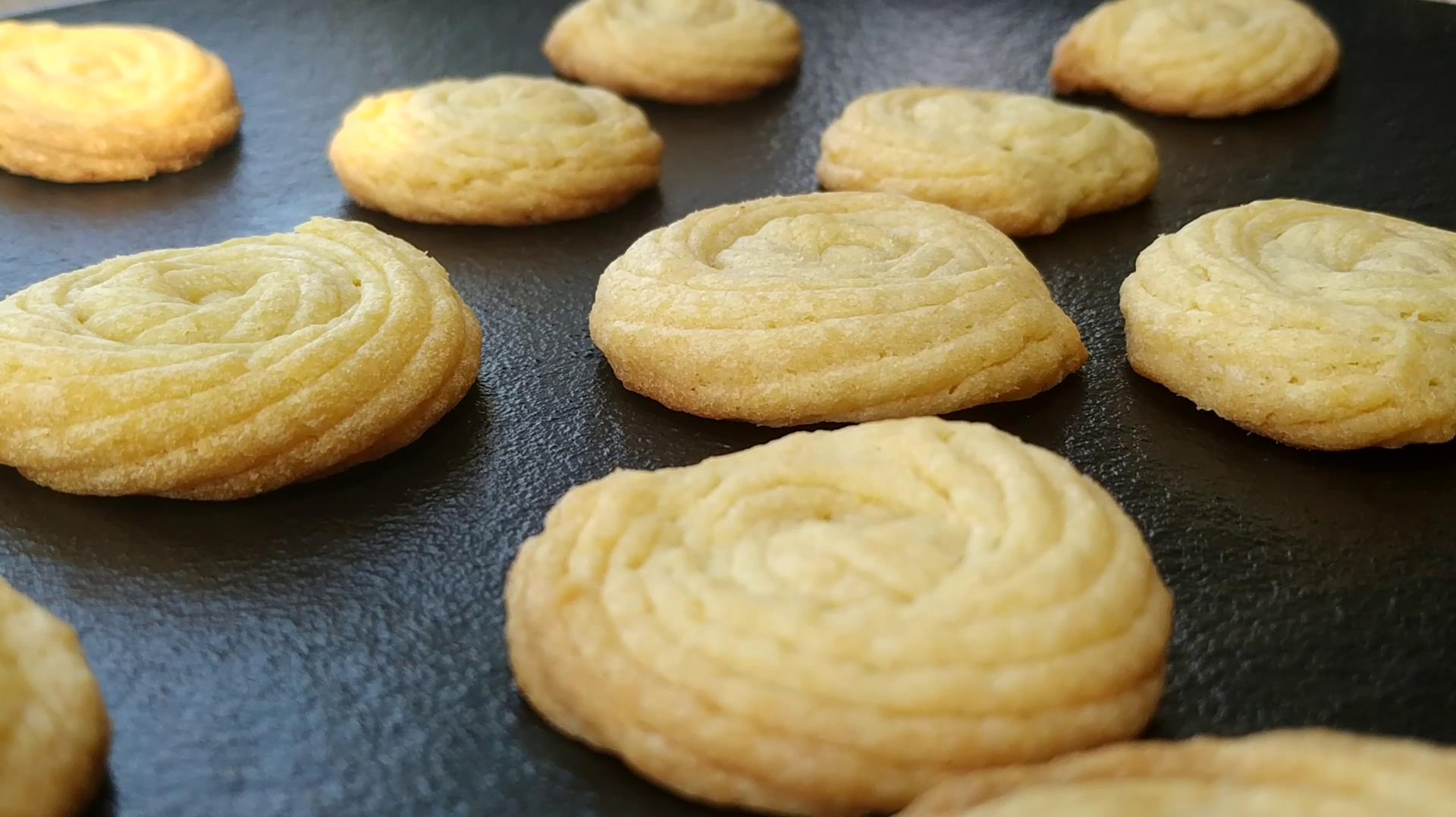 想吃曲奇饼干在家就能做,香甜酥脆,入口即化,简单易学