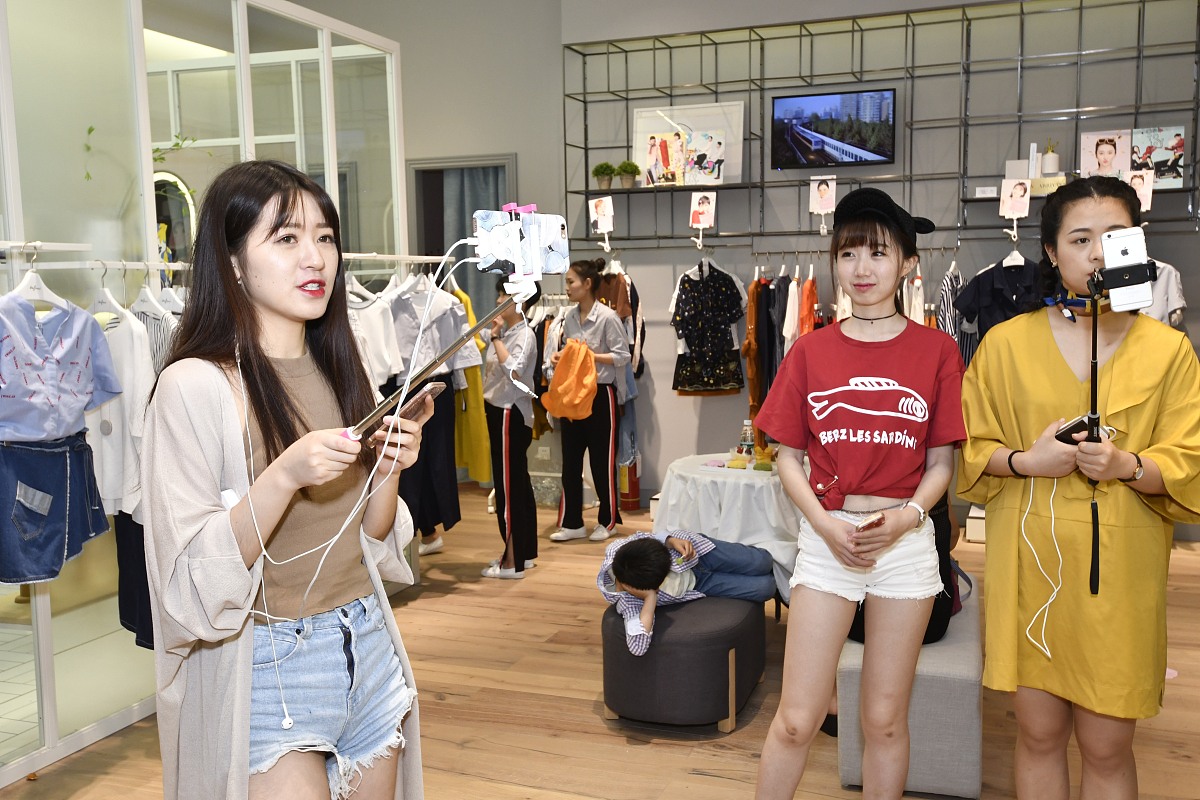 淘宝直播间卖童装的窍门：小白如何快速上手？