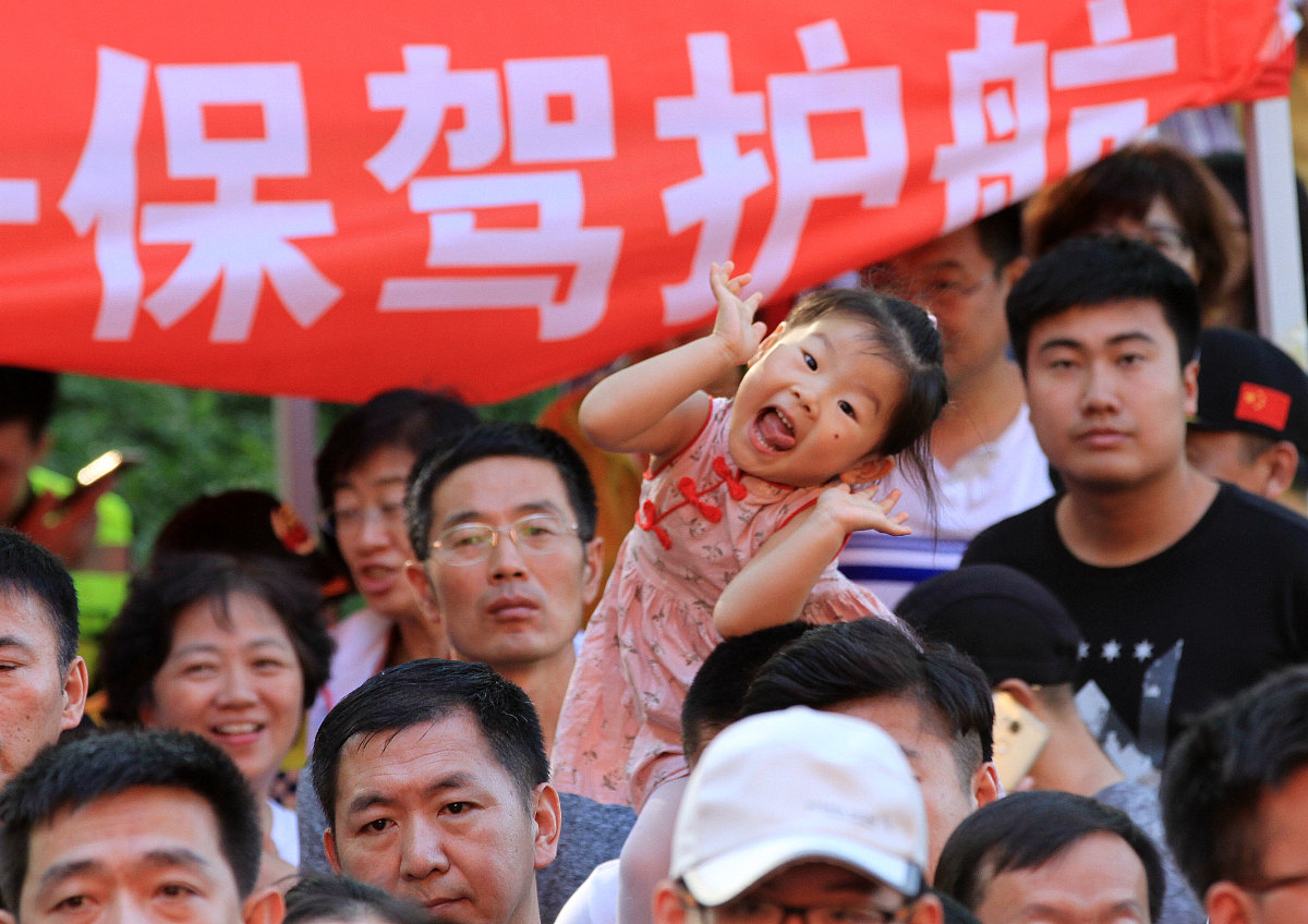 我师跟同学们一起来看我家孩子我就在群里面发了感谢的话老师给我回了一句话说合适着了同学之间的情意最珍贵我现在该怎么回复了