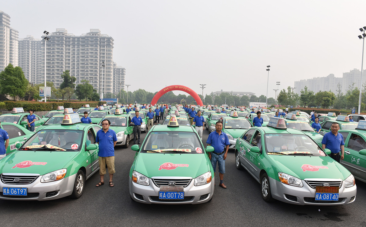 能帮我做个Excel吗？1资阳市区内公交车有242台新能源换了104台。2资阳市区内网约车由区交通运输局管辖需要有网约执照和行政许可。3资阳区内出租车的数量是438台。4雁江区公务用车303辆其中新能源汽车9辆。看不懂正确全部看不懂