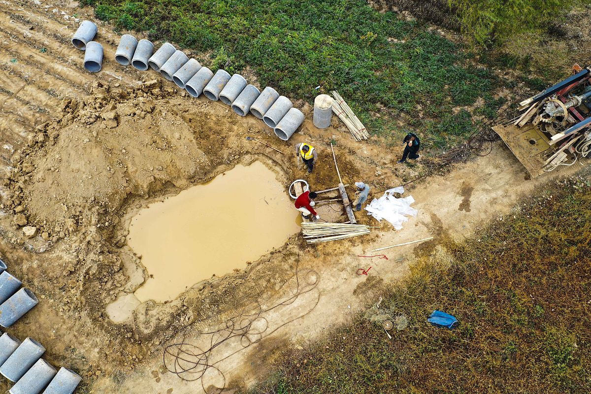 从调查与现场勘探、渗漏评估和维修方案设计三个方向分析红岩河水库工程渗漏问题 不少于2000字。