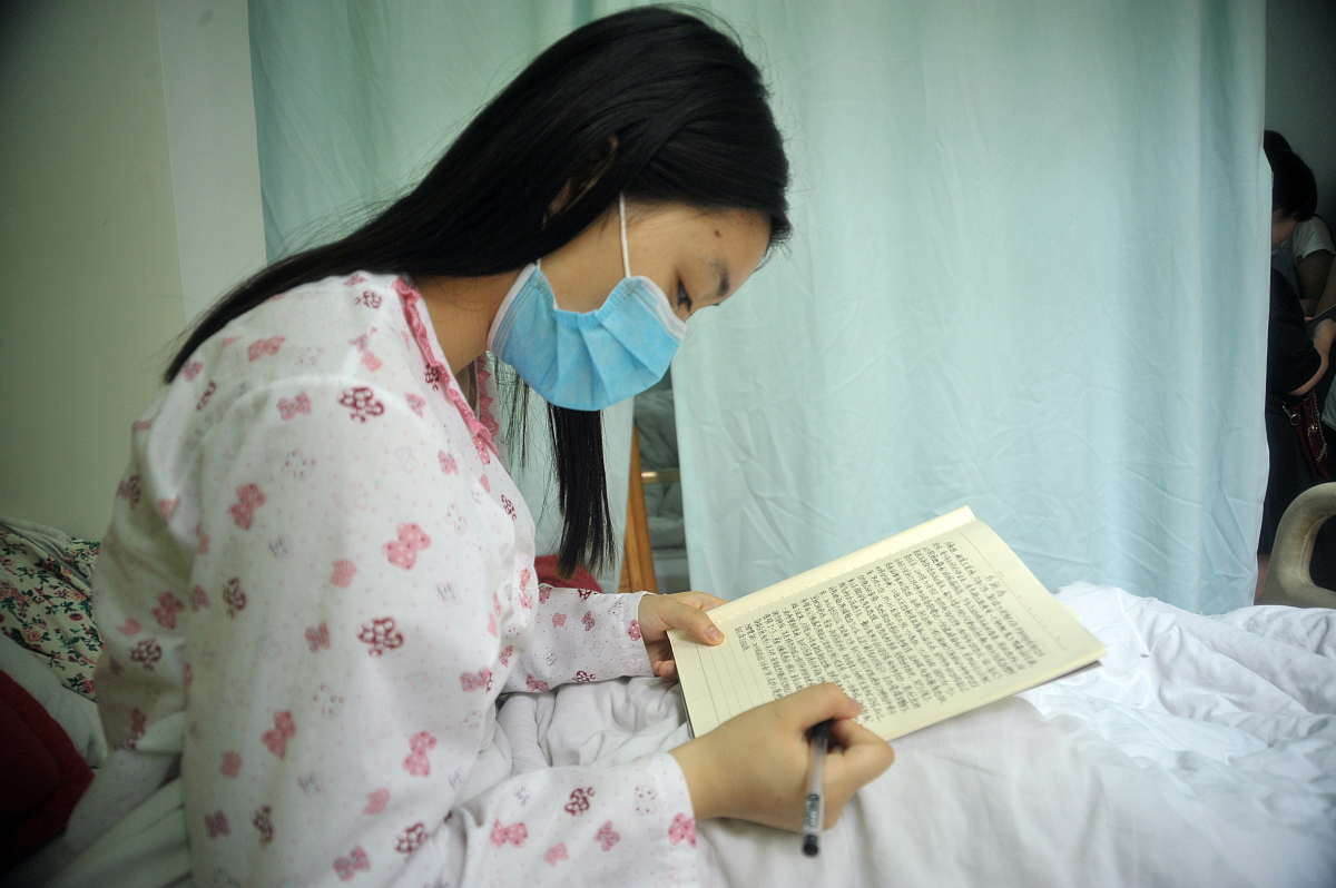 成都卫校护士证考试指南：报考条件、考试流程、职业素养