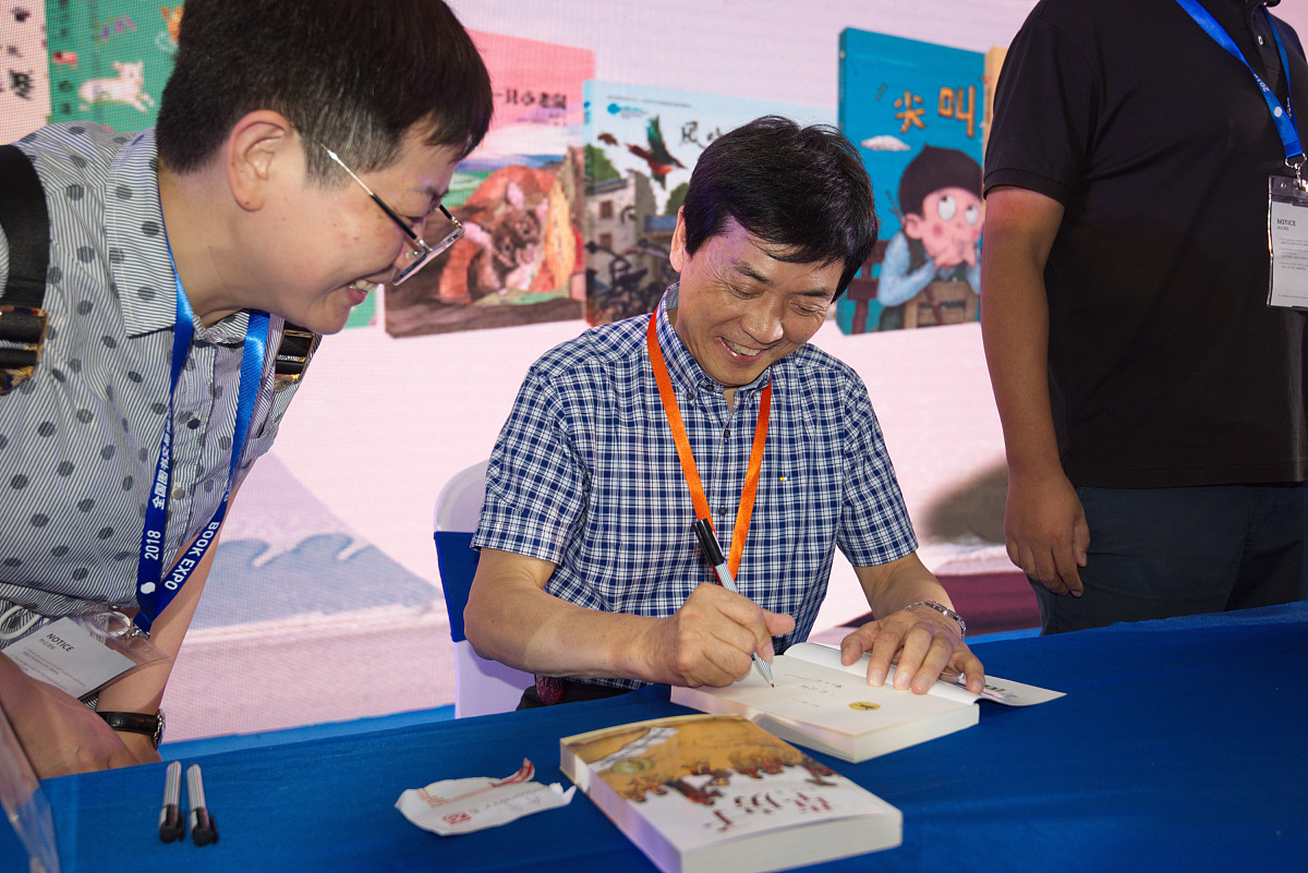 秋夜咖啡馆：一个温暖的故事