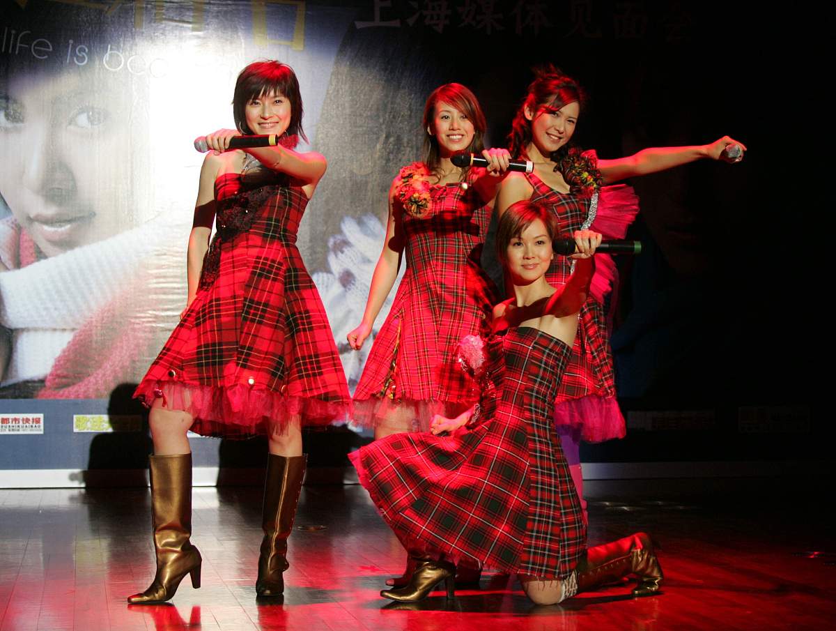 2005年3月13日,女生宿舍现身上海,为她们的同名专辑《女生宿舍》宣传.