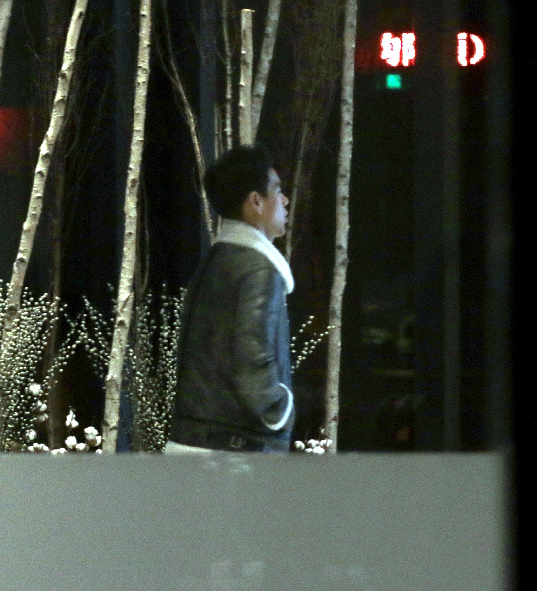 男生那些让人摸不着头脑的行为：从拉屎到空手投篮，你能读懂吗？